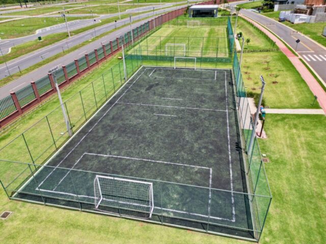 Campo de Futebol (grama sintética)